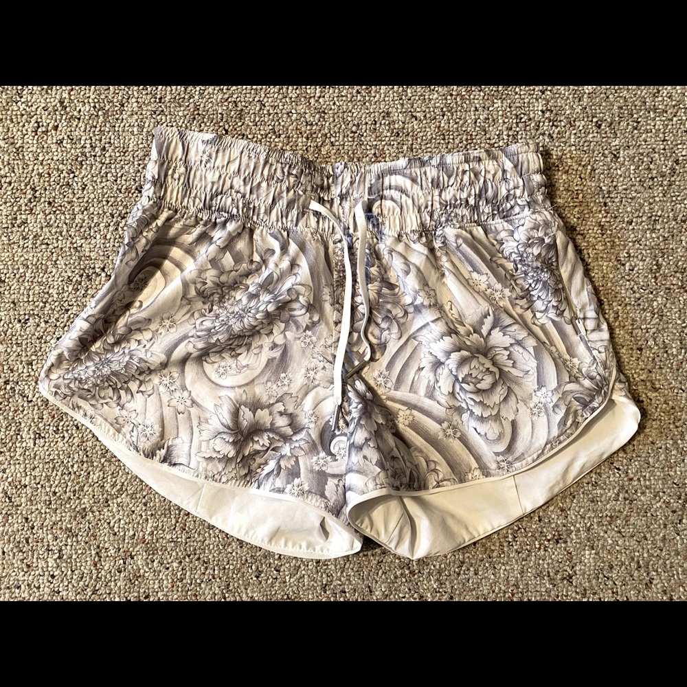 Lululemon Choose a Side Shorts